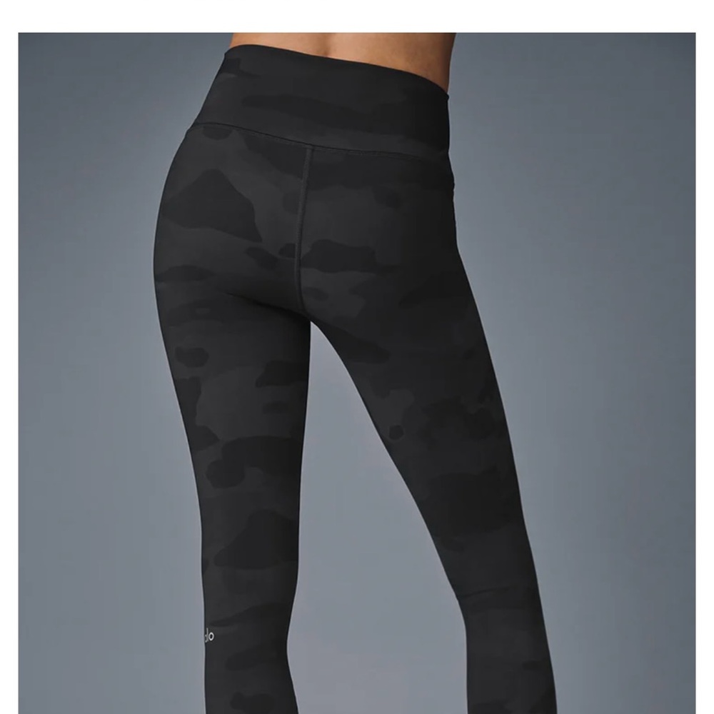 Alo Women's Black Camo Vapor Leggings